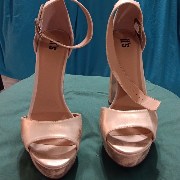 Matte Gold Heels - Picture 2 of 7